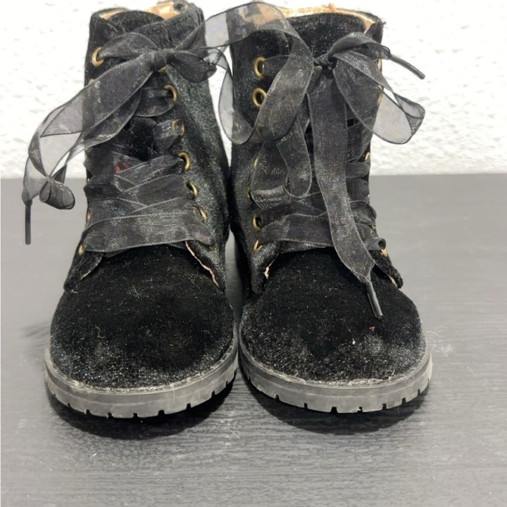 LITA small shop toddler Velvet Boots 8c